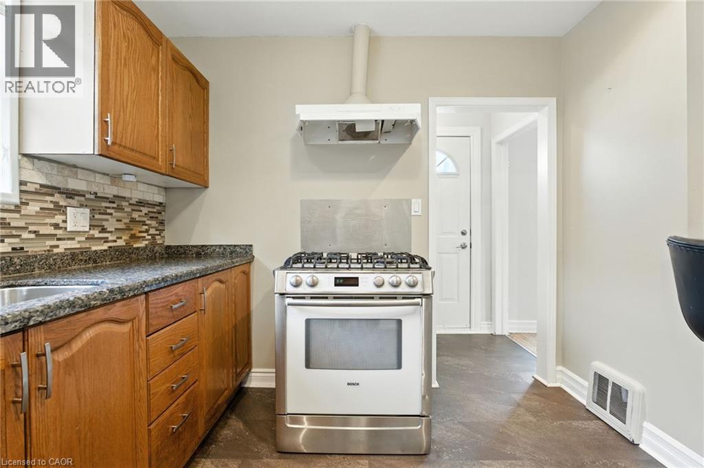 261 East 14th Street, Hamilton, Ontario  L9A 4B8 - Photo 16 - 40769339