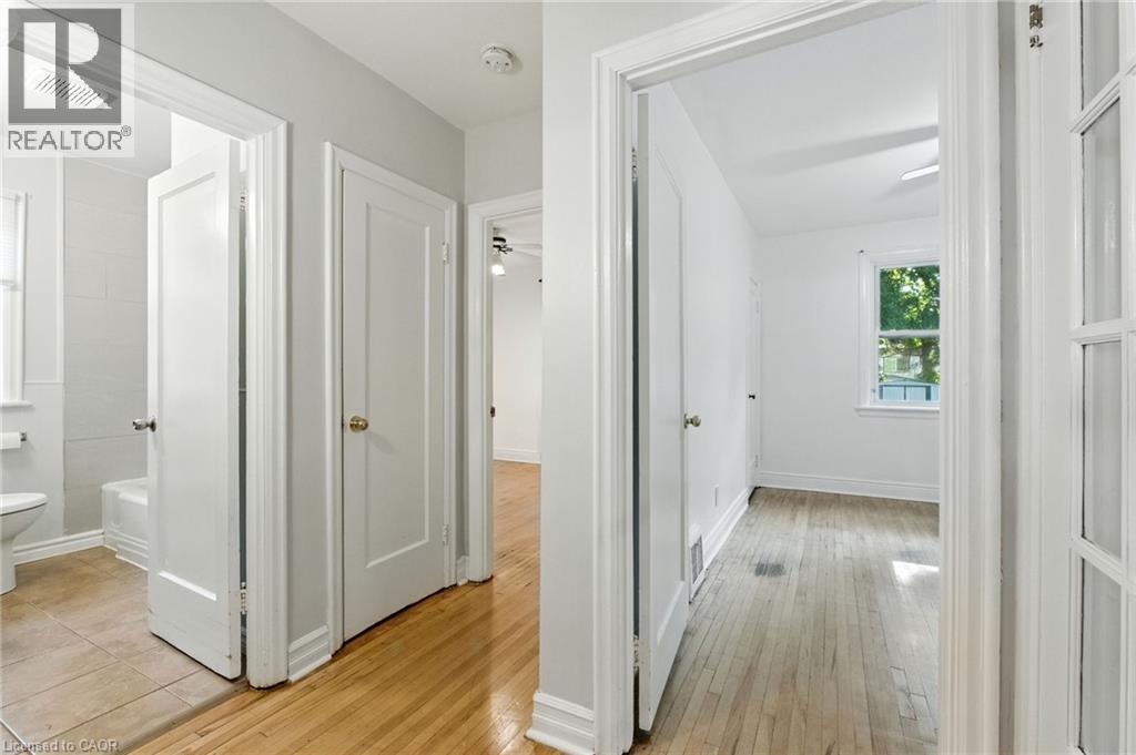 261 East 14th Street, Hamilton, Ontario  L9A 4B8 - Photo 18 - 40769339