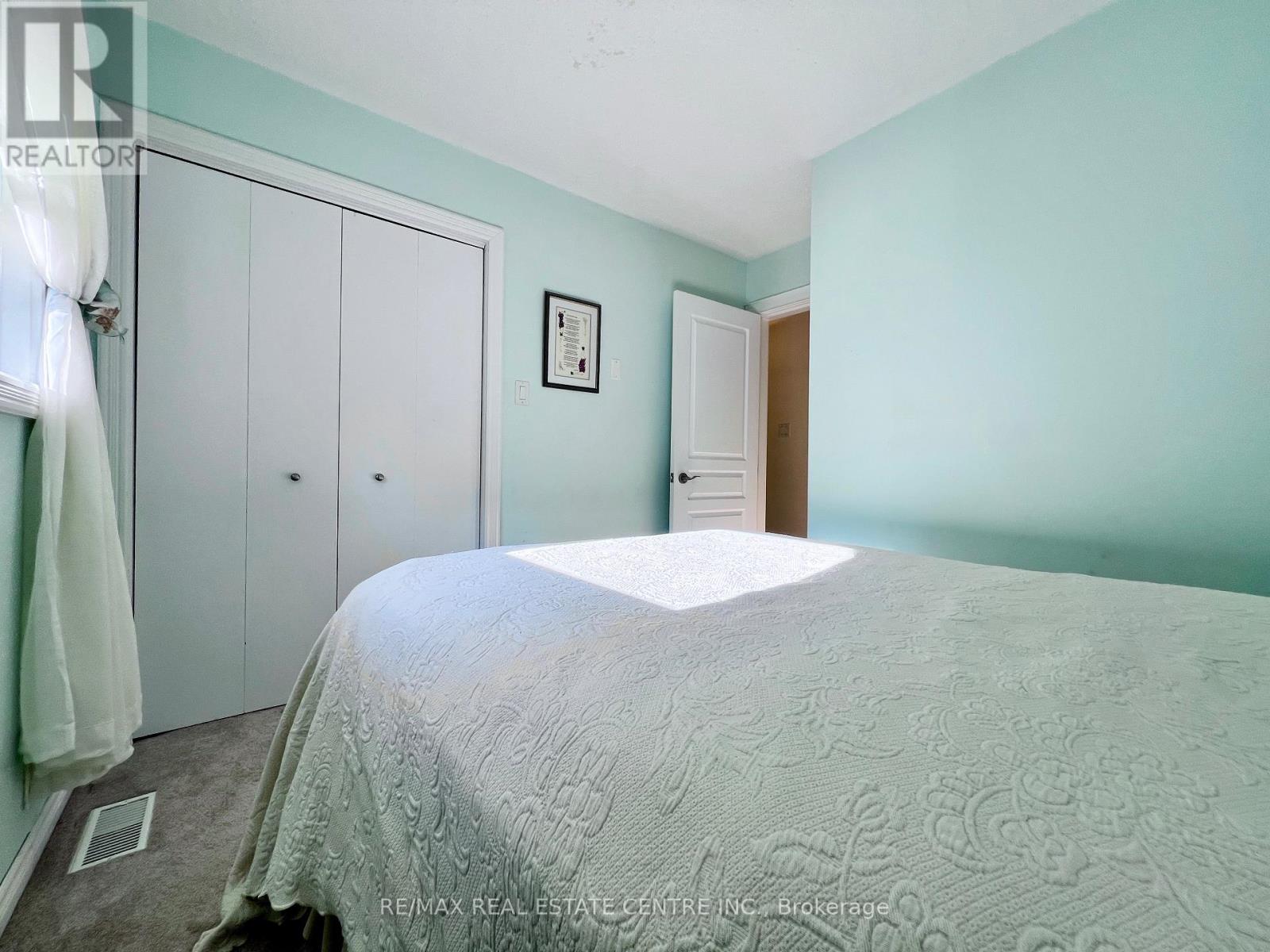 135 Christopher Avenue, Wasaga Beach, Ontario  L9Z 1S4 - Photo 14 - S12400030