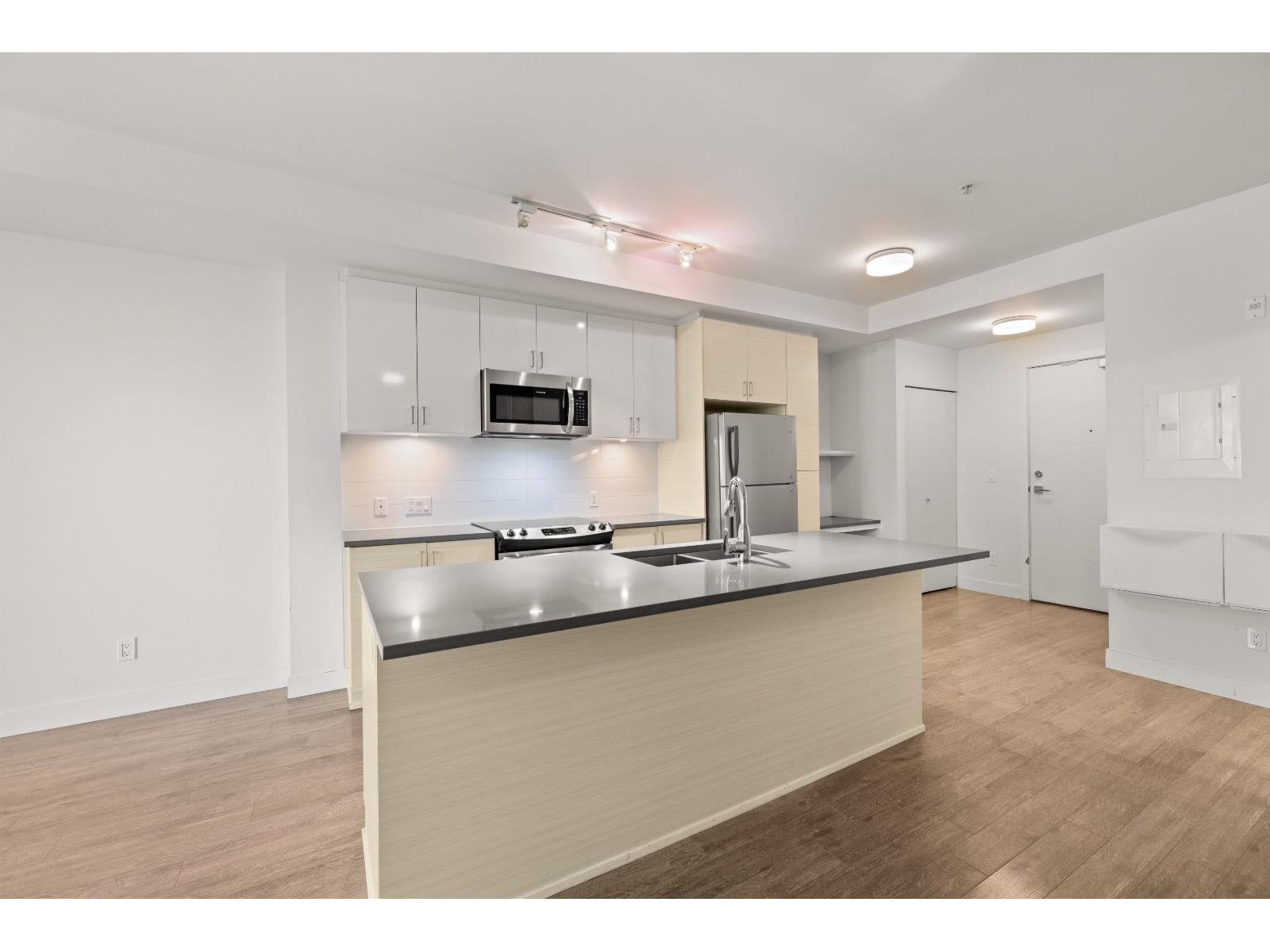 306 13919 Fraser Highway, Surrey, British Columbia  V3T 4E6 - Photo 5 - R3047103