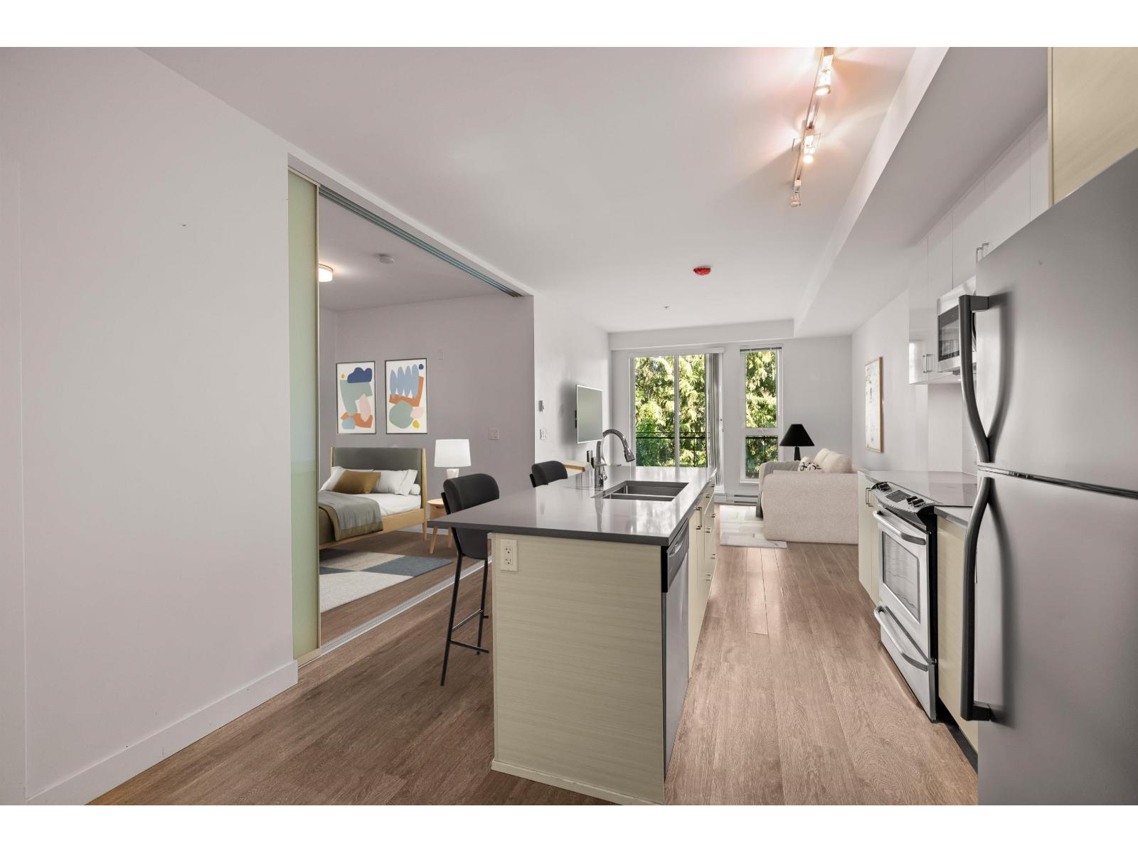 306 13919 Fraser Highway, Surrey, British Columbia  V3T 4E6 - Photo 3 - R3047103