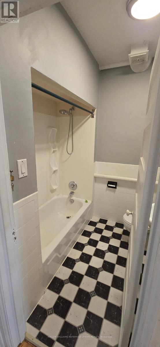3 - 293 Roncesvalles Avenue, Toronto, Ontario  M6R 2M3 - Photo 4 - W12400928