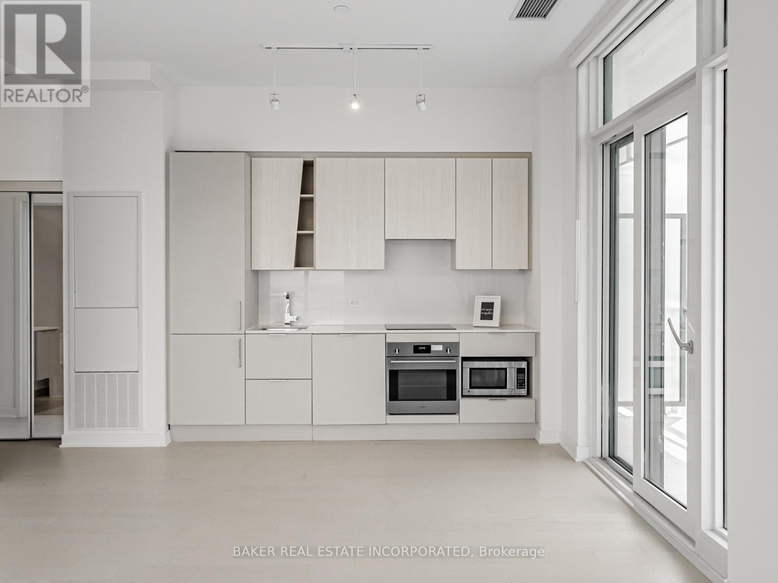 6011 - 3900 Confederation Parkway, Mississauga, Ontario  L5B 0M3 - Photo 4 - W12400995