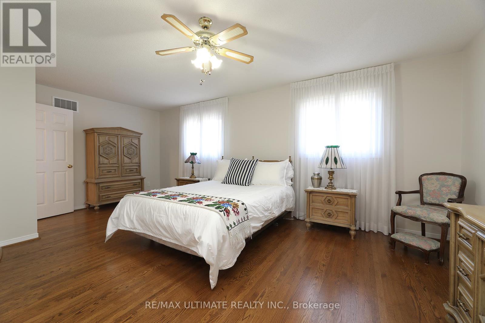 1169 Ewing Crescent, Mississauga, Ontario  L5V 1C1 - Photo 22 - W12400997