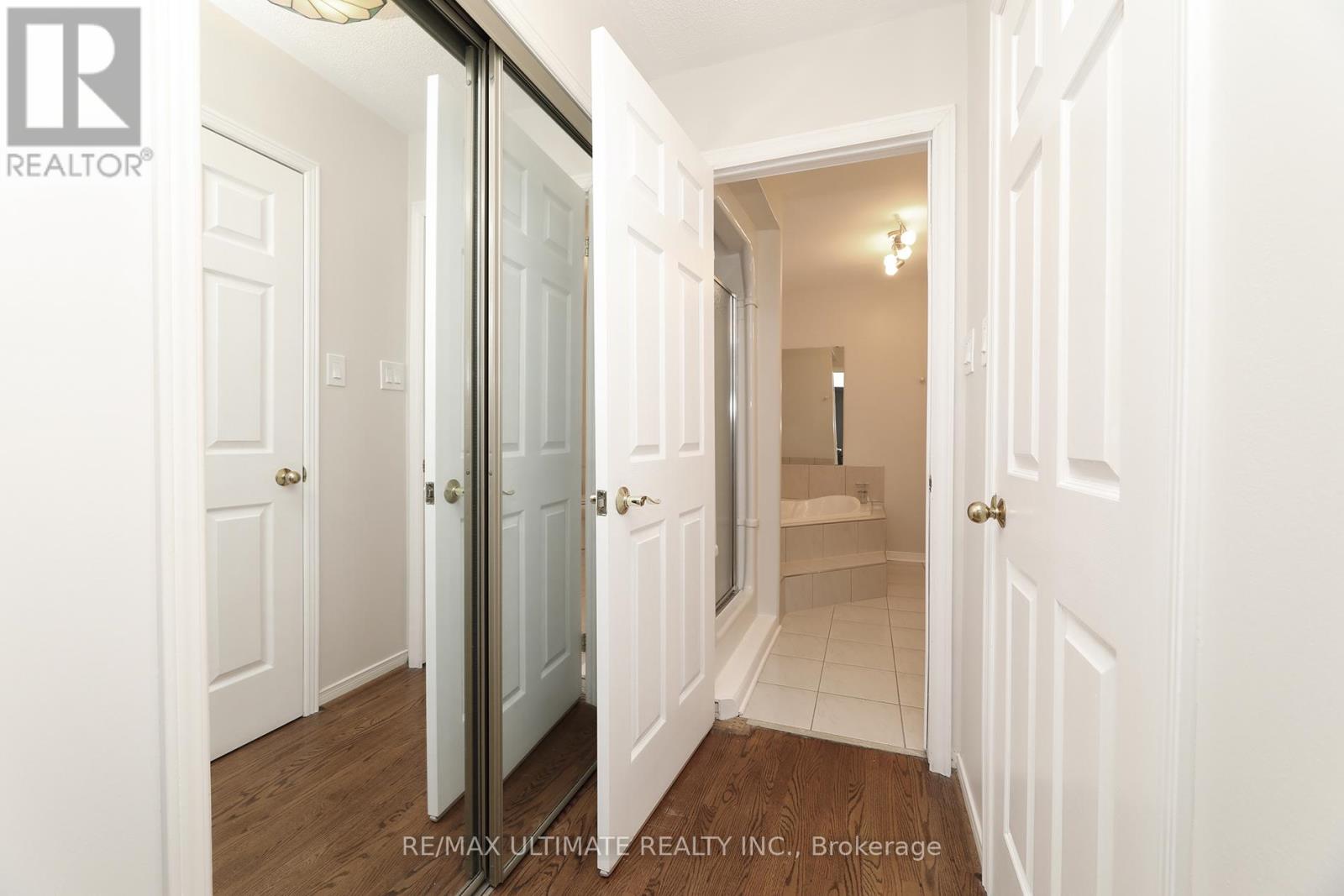 1169 Ewing Crescent, Mississauga, Ontario  L5V 1C1 - Photo 24 - W12400997