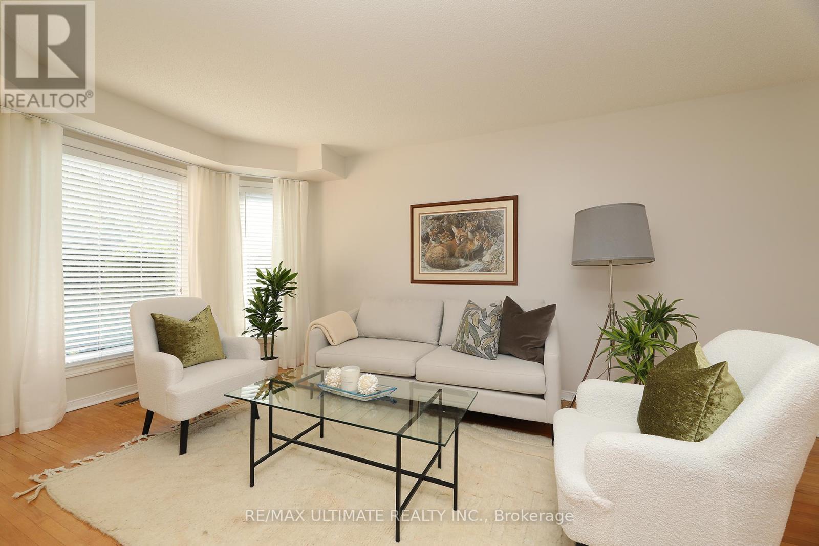 1169 Ewing Crescent, Mississauga, Ontario  L5V 1C1 - Photo 4 - W12400997