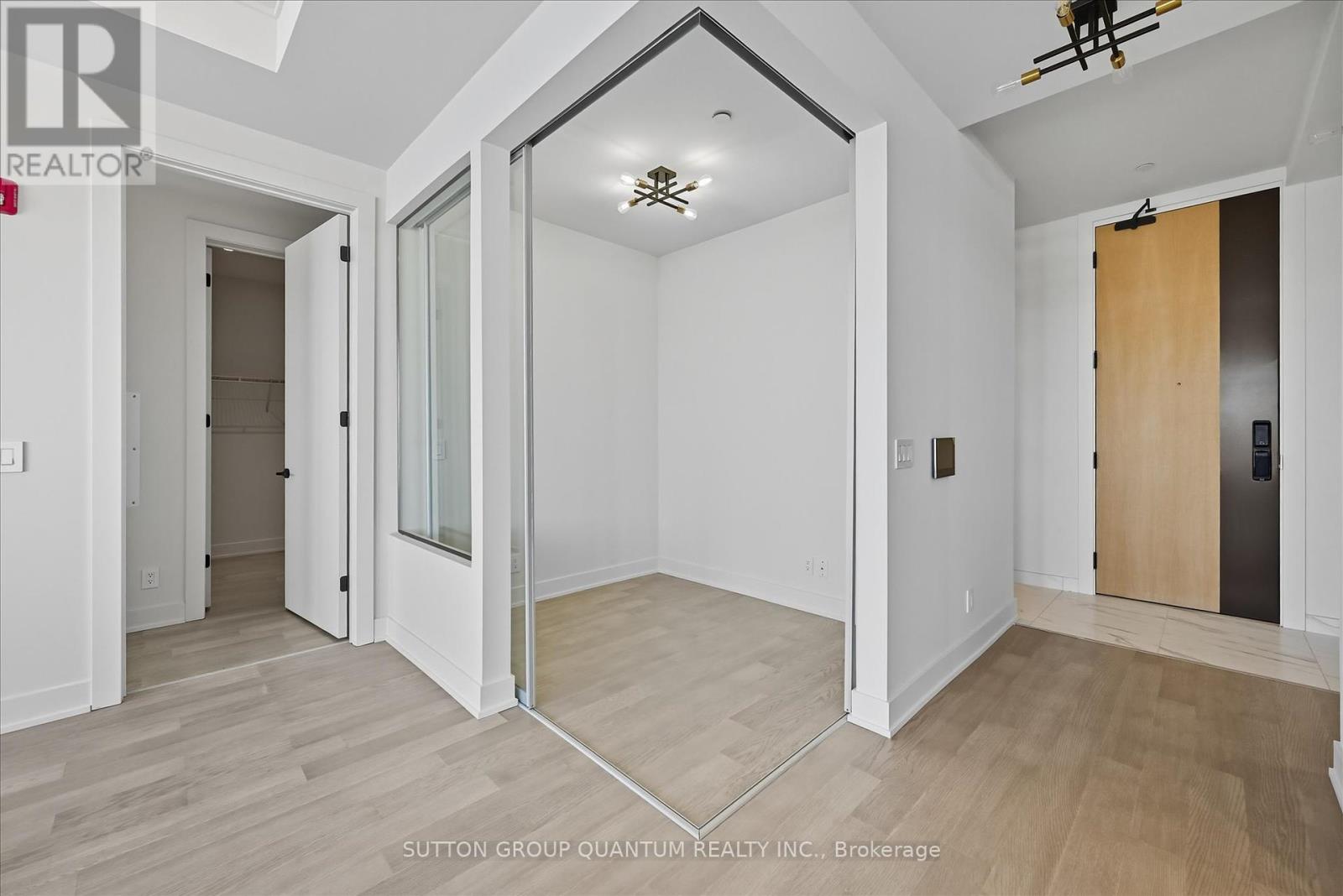 409 - 123 Maurice Drive, Oakville, Ontario  L6K 2W6 - Photo 18 - W12401000