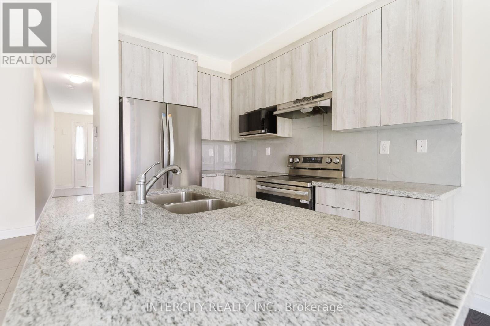 40 Donald Stewart Road, Brampton, Ontario  L7A 5J8 - Photo 13 - W12401001