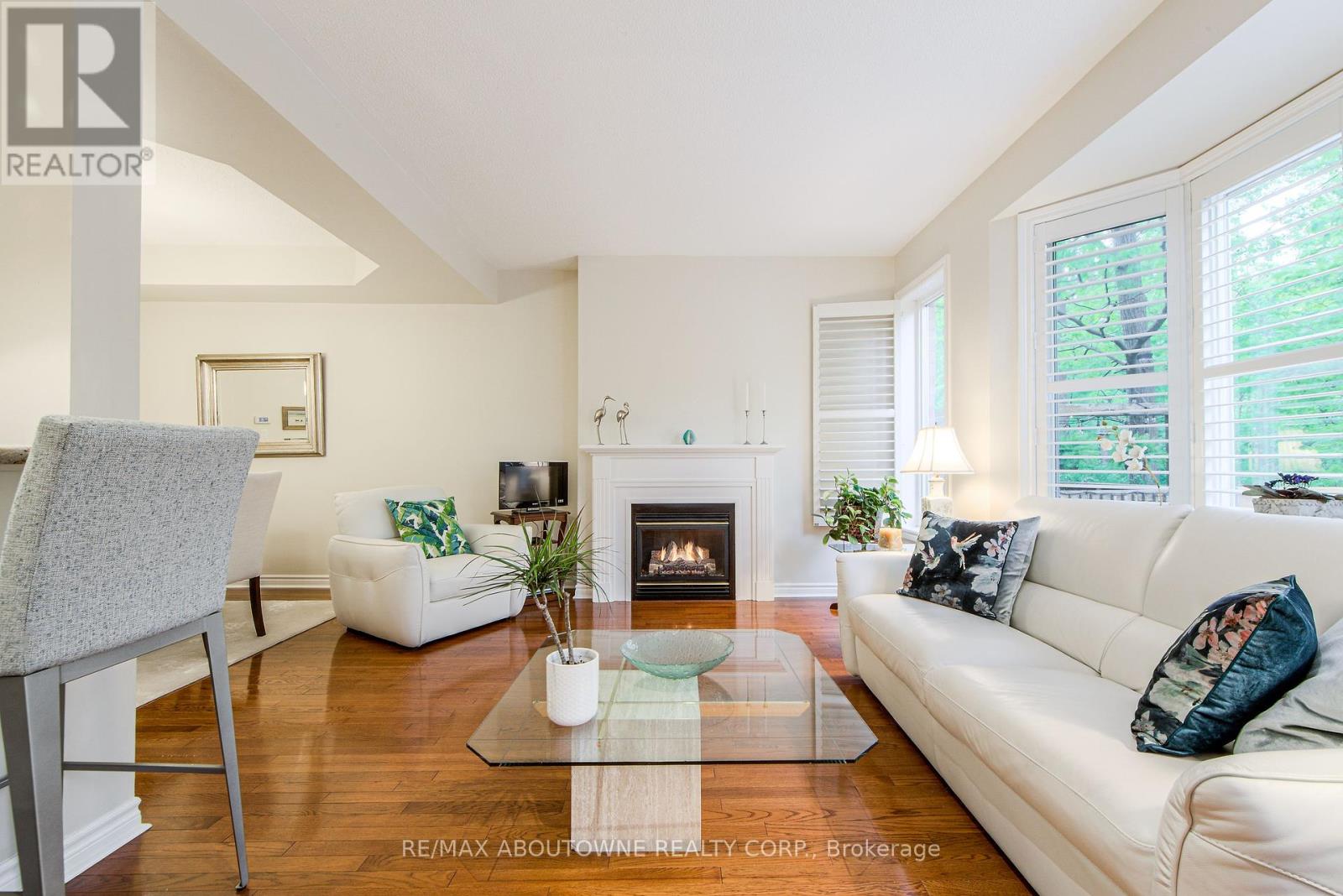 21 - 300 Ravineview Way, Oakville, Ontario  L6H 7J1 - Photo 12 - W12401029