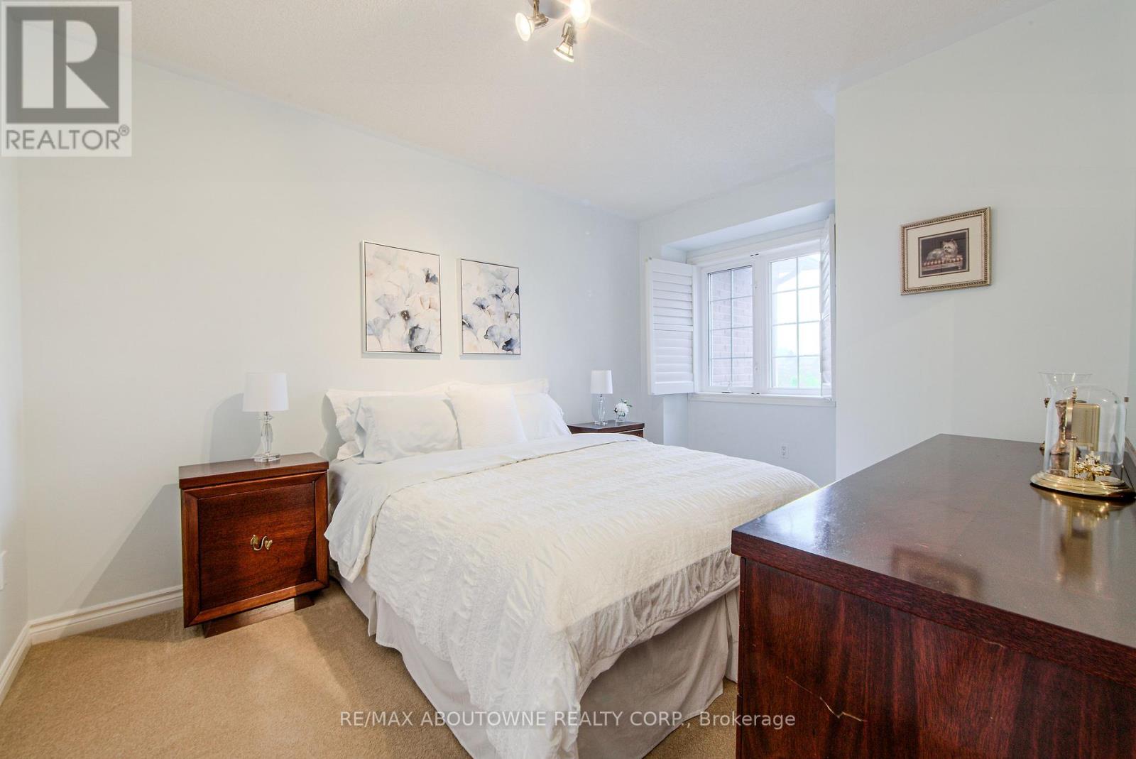 21 - 300 Ravineview Way, Oakville, Ontario  L6H 7J1 - Photo 18 - W12401029