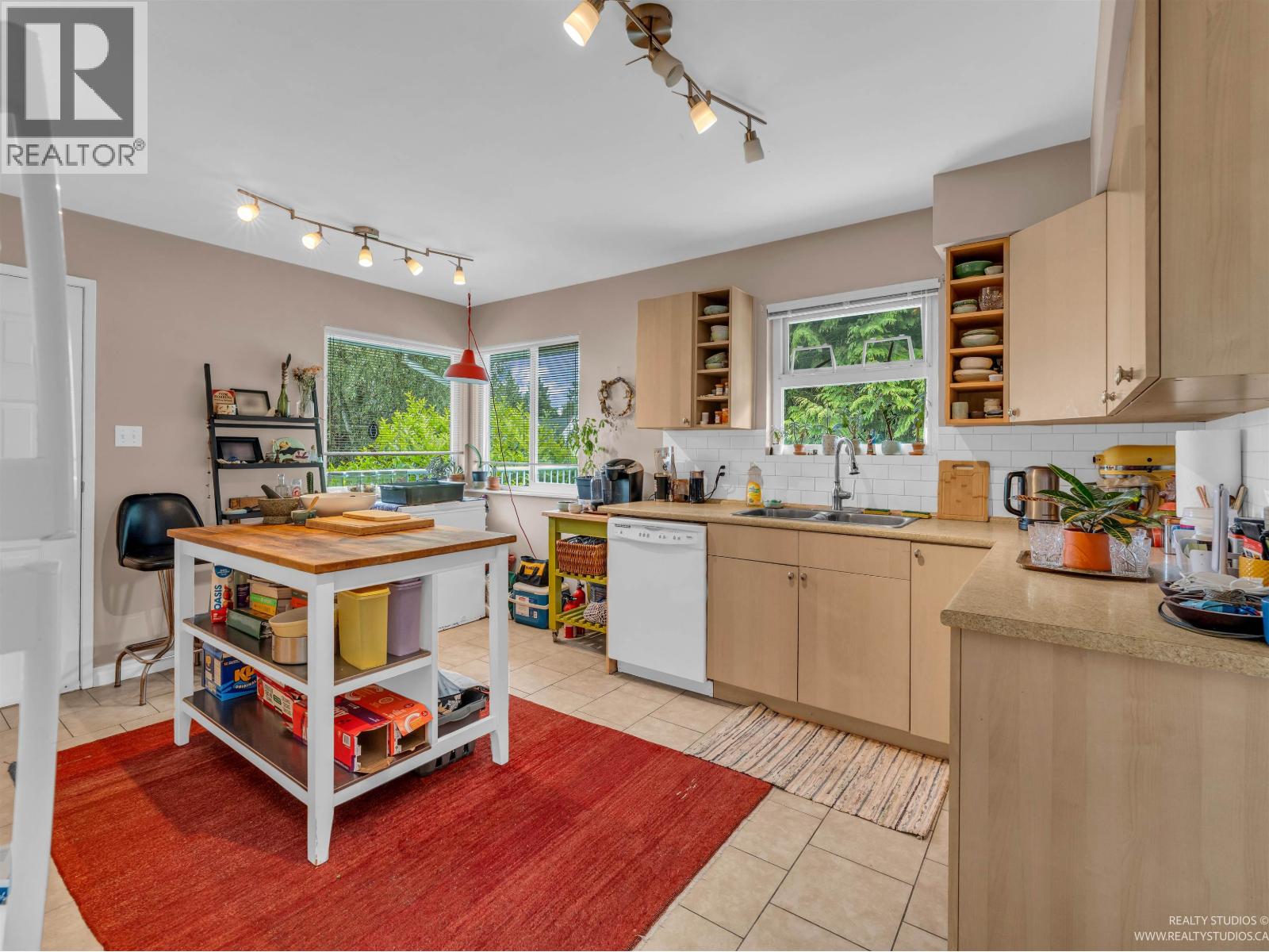 Property at 4865 11A AVENUE image 3