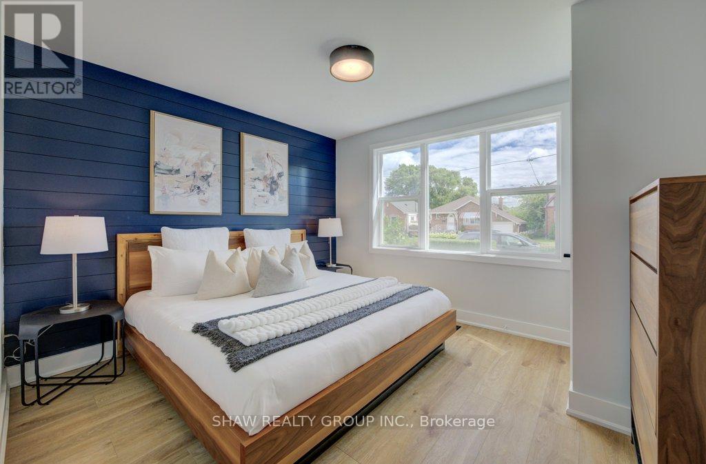 28 Barons Avenue S, Hamilton, Ontario  L8K 2X9 - Photo 3 - X12400694