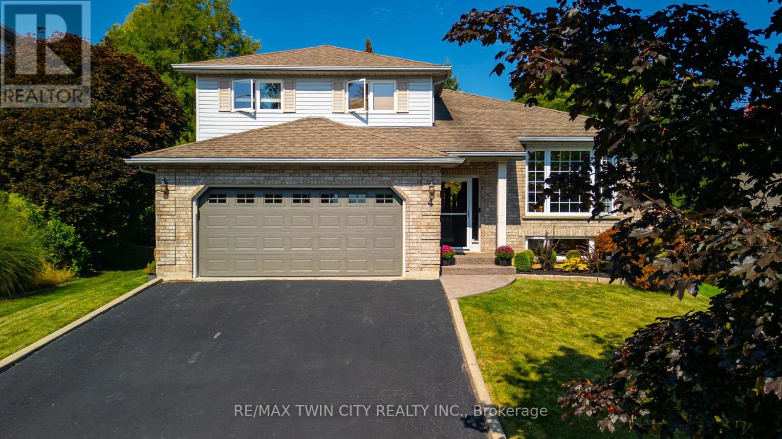 4 MACBRIDE COURT, Brantford, Ontario