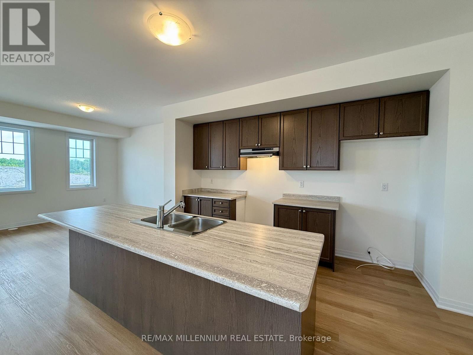 11 Gunnel Road, Welland, Ontario  L3B 0P3 - Photo 11 - X12401038