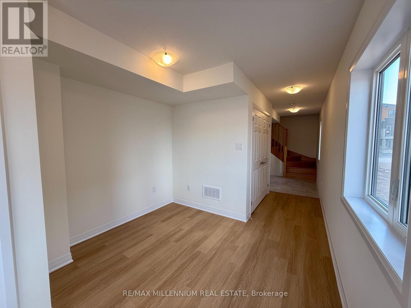 11 Gunnel Road, Welland, Ontario  L3B 0P3 - Photo 4 - X12401038
