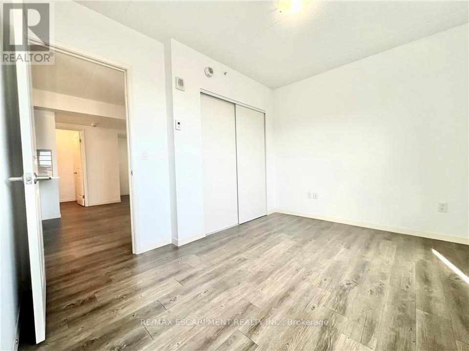 302 - 220 Cannon Street E, Hamilton, Ontario  L8L 2B1 - Photo 4 - X12401050