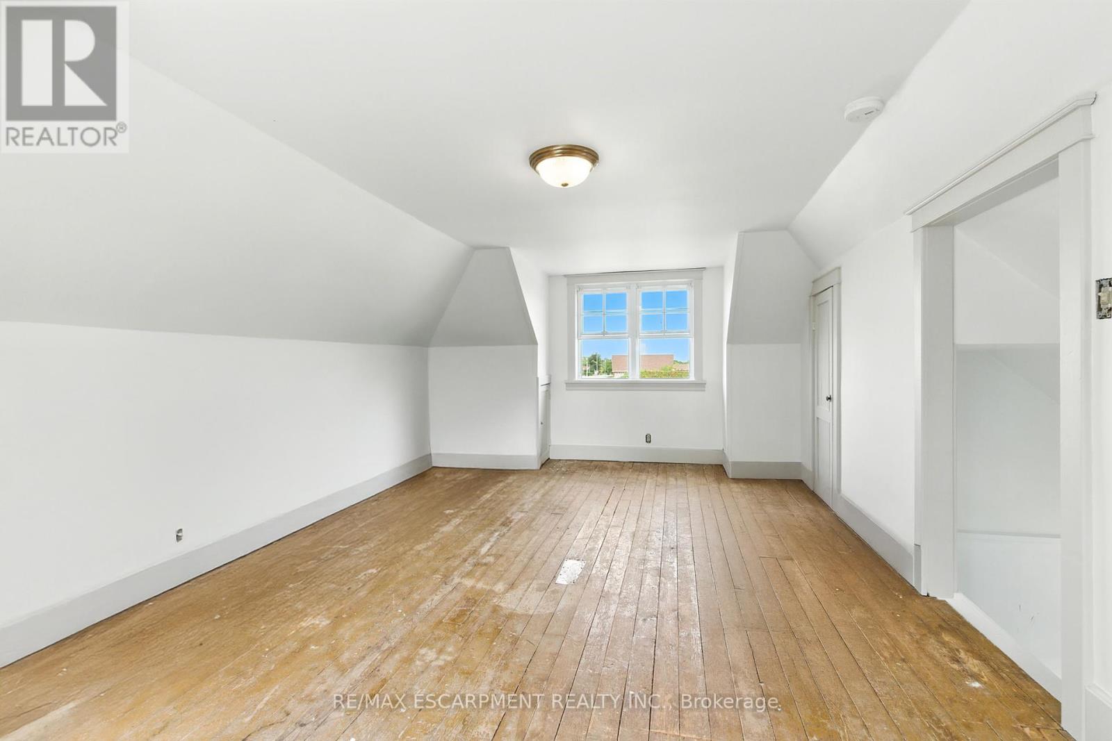 908 Highway 8, Hamilton (Fruitland), Ontario  L8E 5J2 - Photo 25 - X12401076