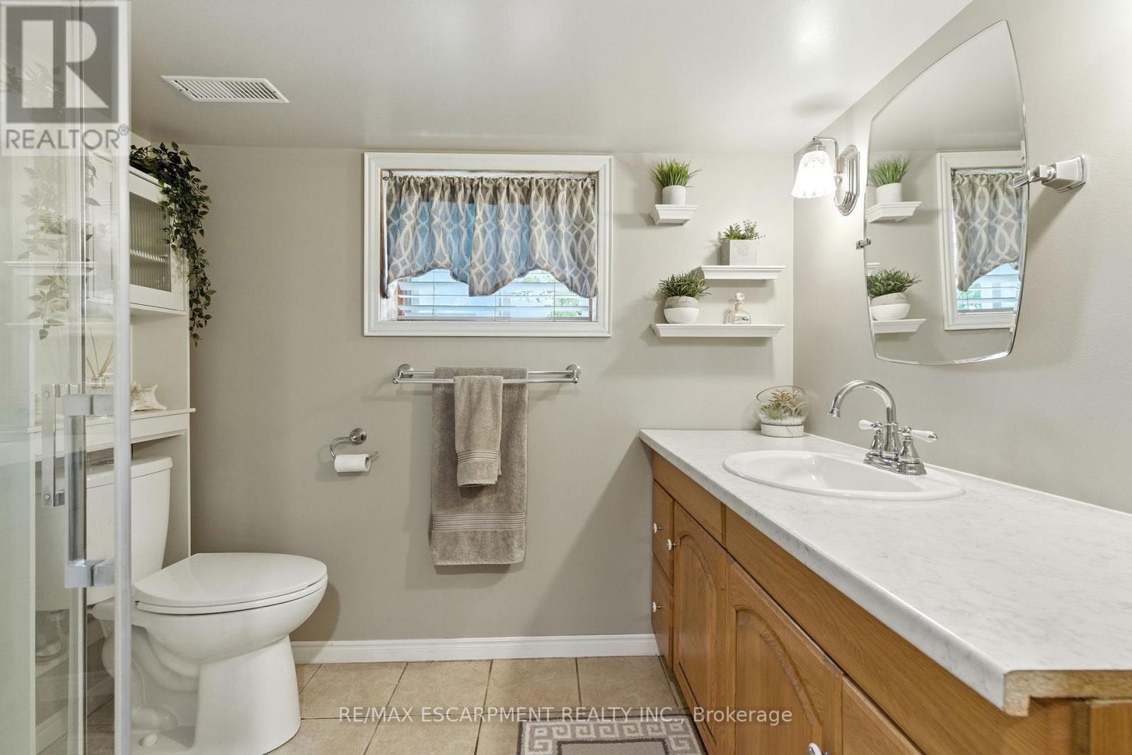 908 Highway 8, Hamilton (Fruitland), Ontario  L8E 5J2 - Photo 32 - X12401076