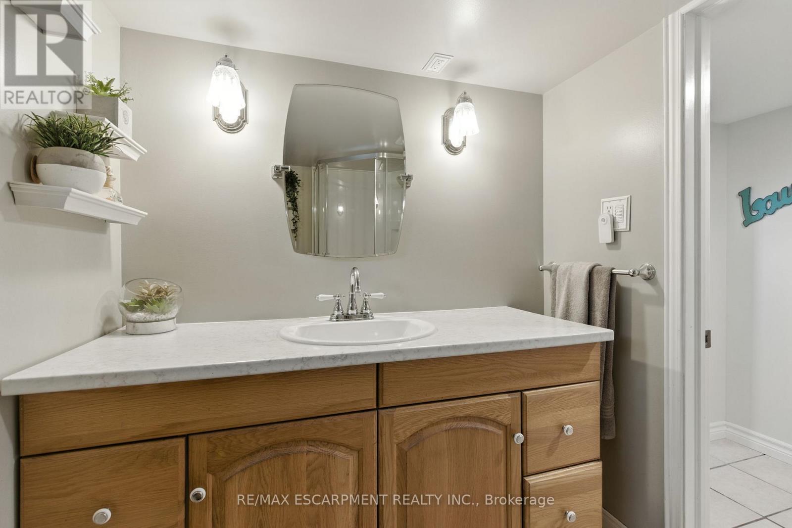 908 Highway 8, Hamilton (Fruitland), Ontario  L8E 5J2 - Photo 33 - X12401076