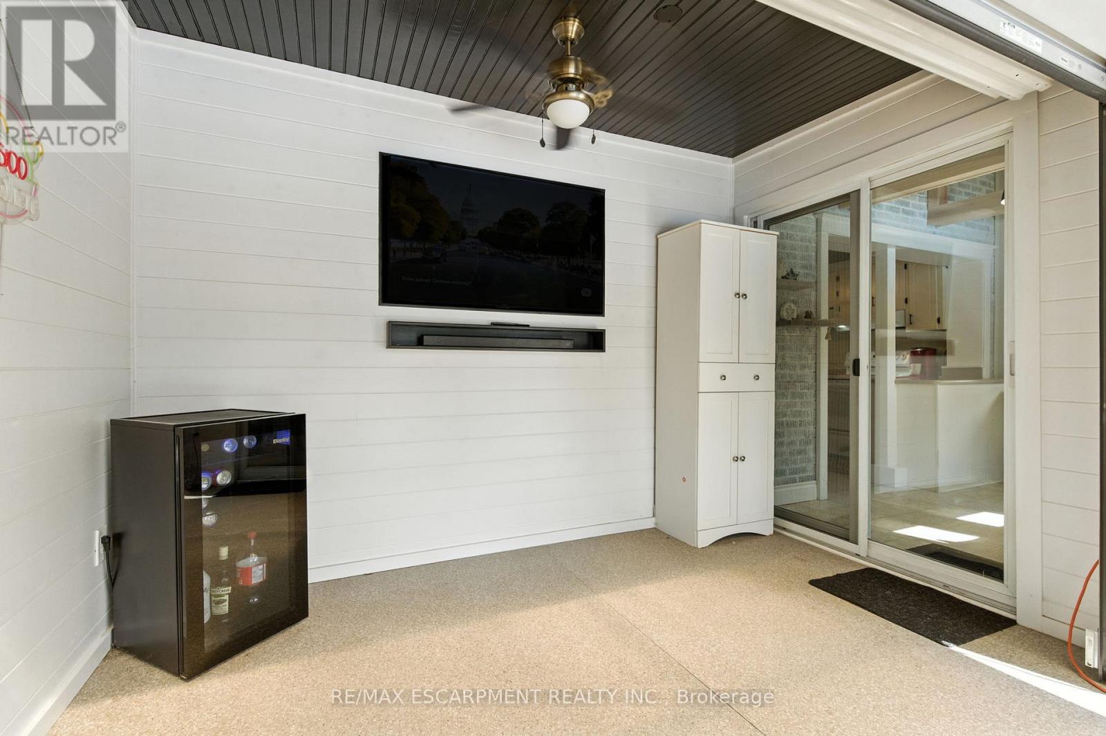 908 Highway 8, Hamilton (Fruitland), Ontario  L8E 5J2 - Photo 34 - X12401076