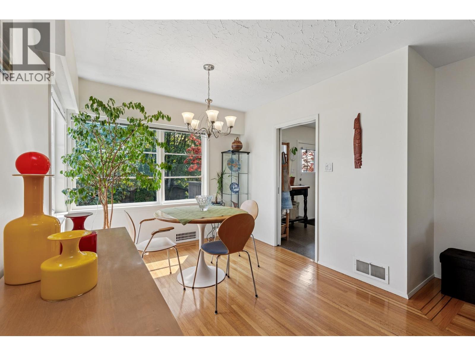 415 W 26th Street, North Vancouver, British Columbia  V7N 2G9 - Photo 12 - R3047276