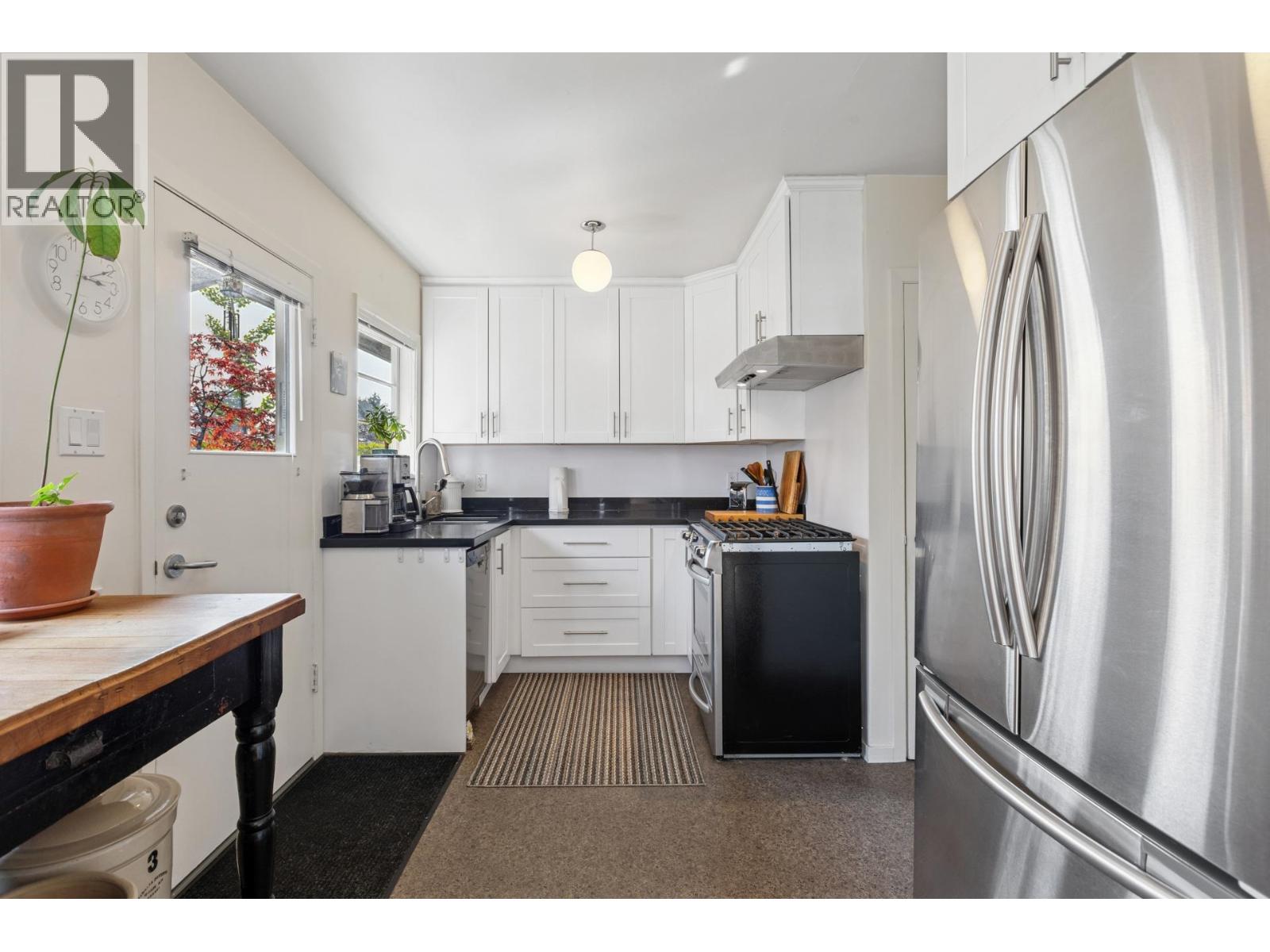 415 W 26th Street, North Vancouver, British Columbia  V7N 2G9 - Photo 15 - R3047276