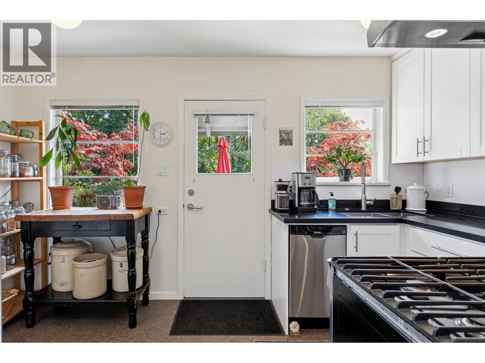 415 W 26th Street, North Vancouver, British Columbia  V7N 2G9 - Photo 16 - R3047276