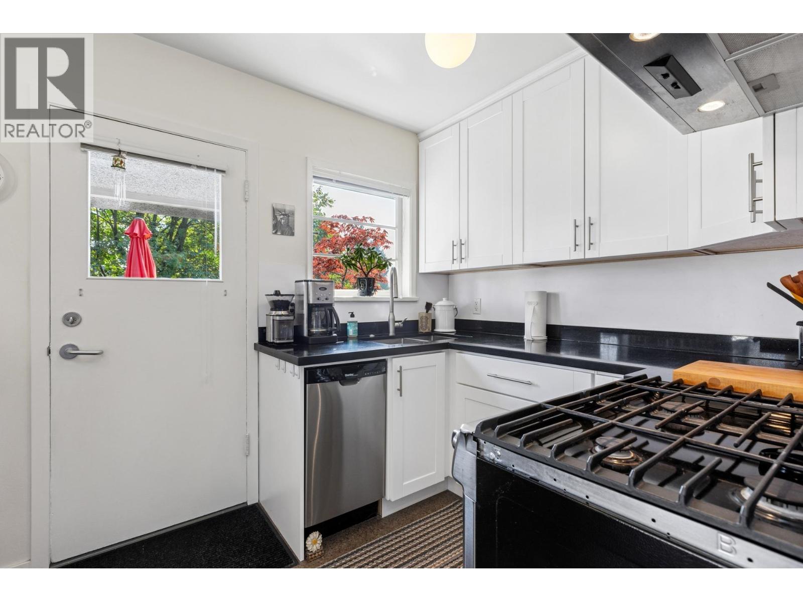 415 W 26th Street, North Vancouver, British Columbia  V7N 2G9 - Photo 17 - R3047276