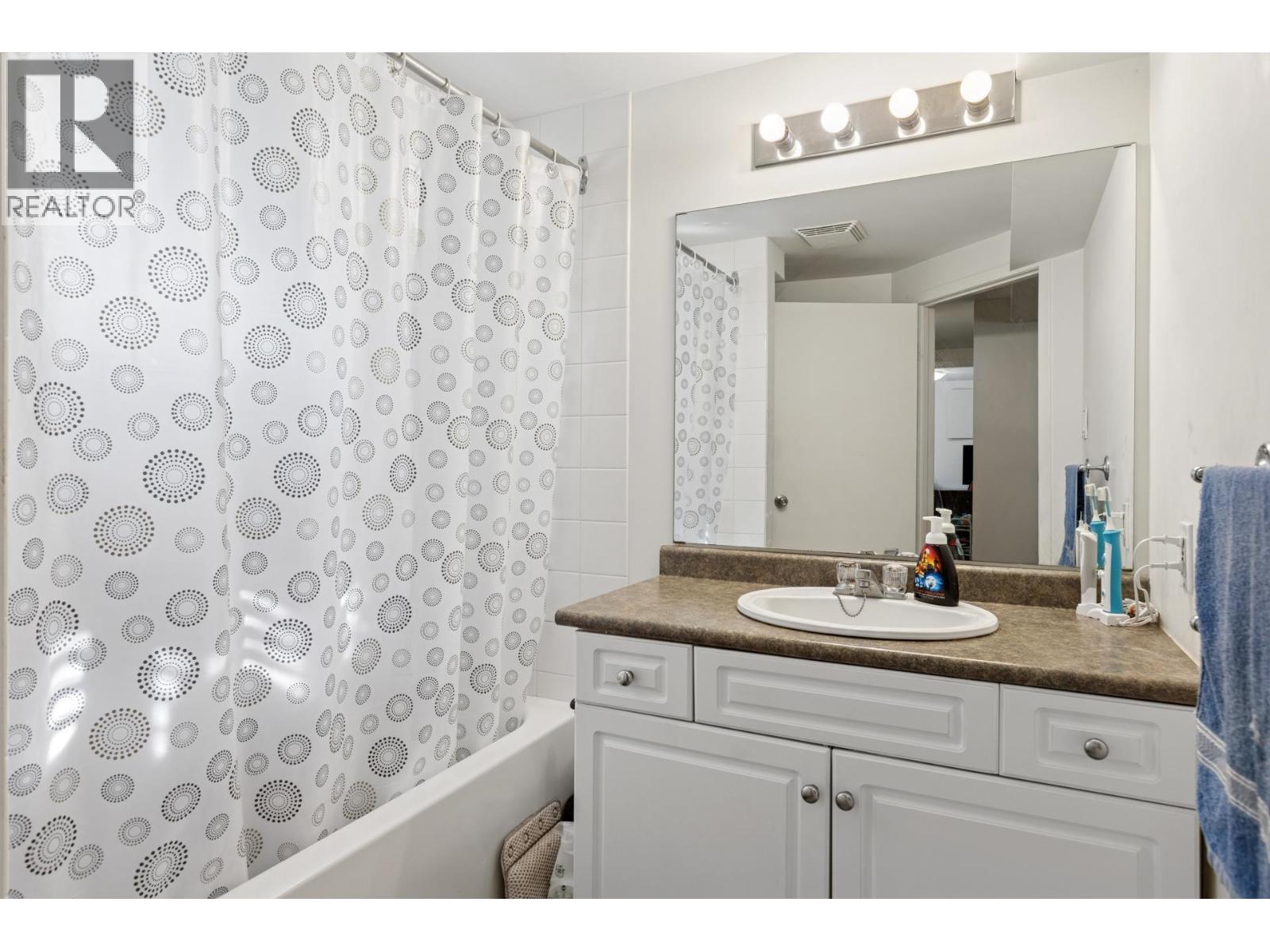 415 W 26th Street, North Vancouver, British Columbia  V7N 2G9 - Photo 34 - R3047276