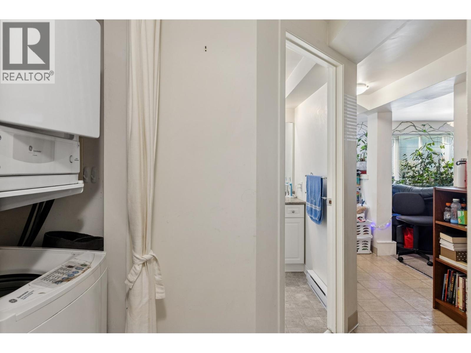 415 W 26th Street, North Vancouver, British Columbia  V7N 2G9 - Photo 35 - R3047276