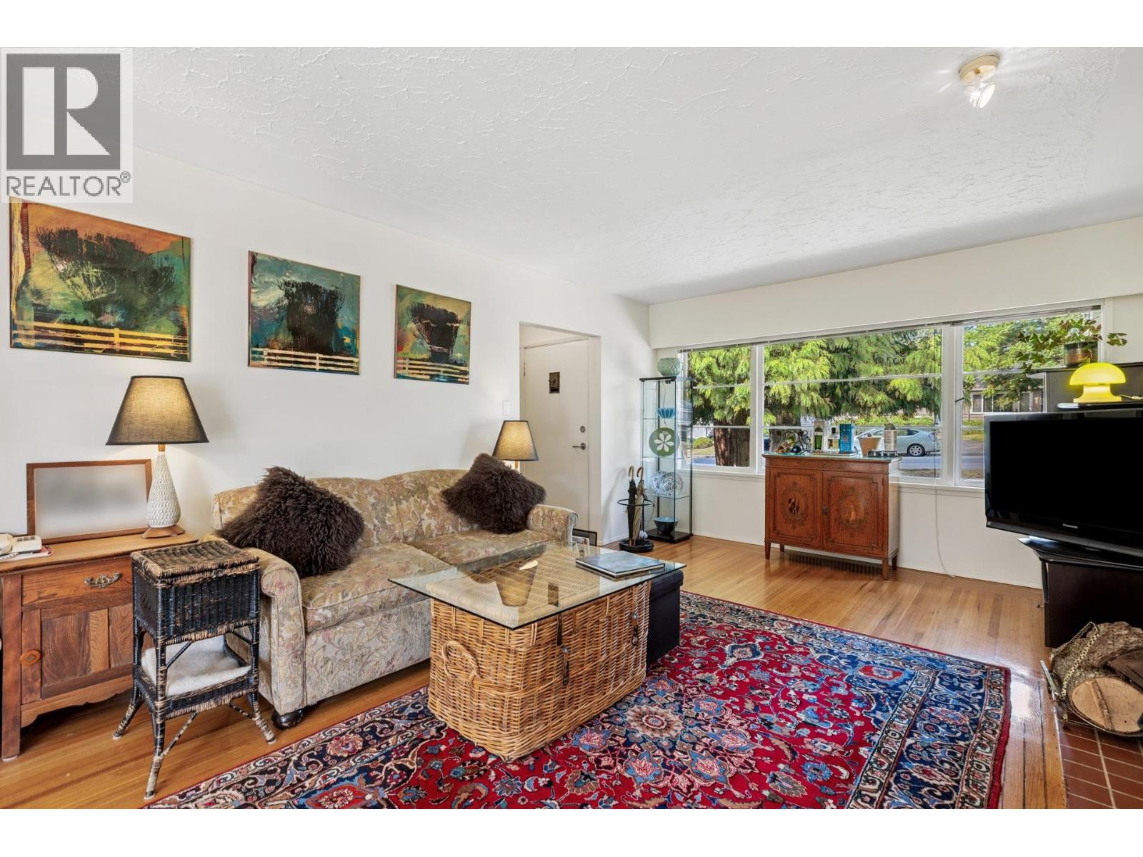 415 W 26th Street, North Vancouver, British Columbia  V7N 2G9 - Photo 5 - R3047276
