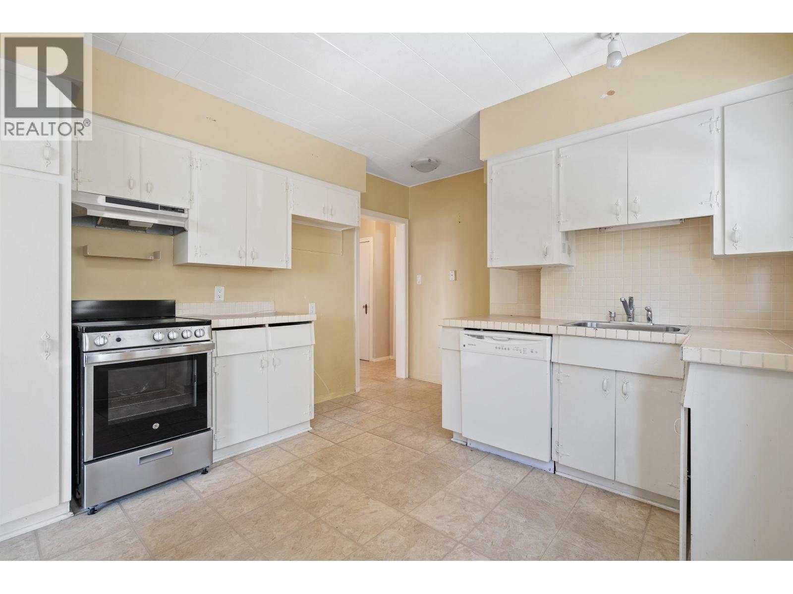 Property at 1428 20TH STREET image 3
