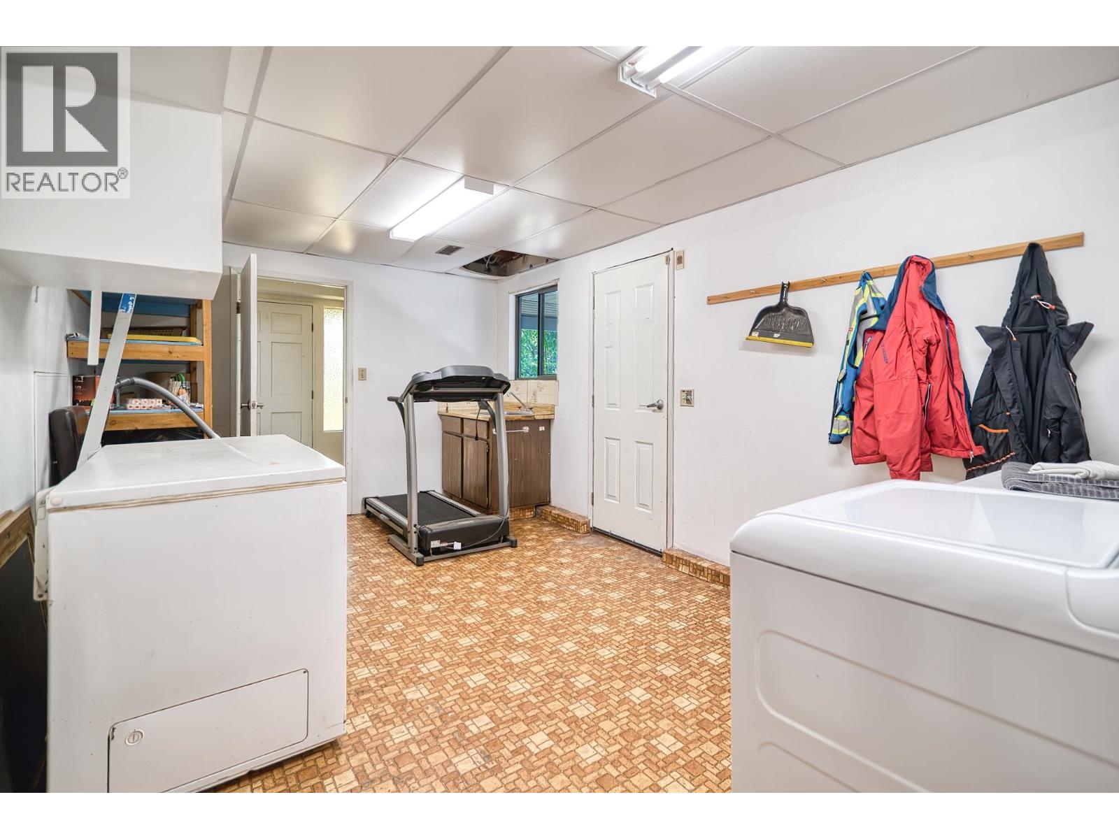 5713 Salmon Drive, Sechelt, British Columbia  V0N 3A0 - Photo 29 - R3047301