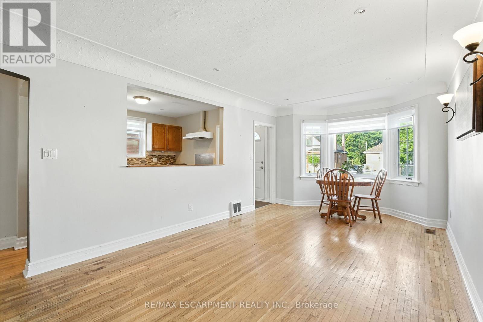 261 East 14th Street, Hamilton (Inch Park), Ontario  L9A 4B8 - Photo 10 - X12400511