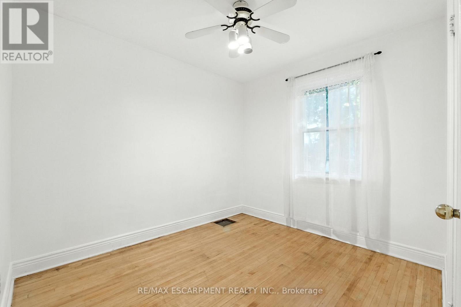 261 East 14th Street, Hamilton (Inch Park), Ontario  L9A 4B8 - Photo 21 - X12400511