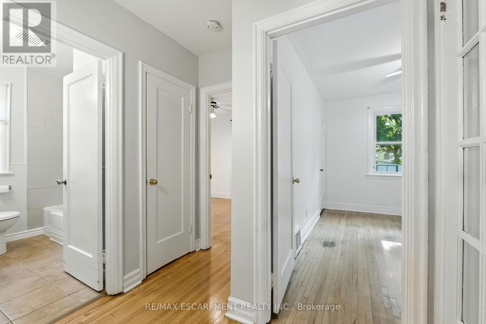 261 East 14th Street, Hamilton (Inch Park), Ontario  L9A 4B8 - Photo 18 - X12400511