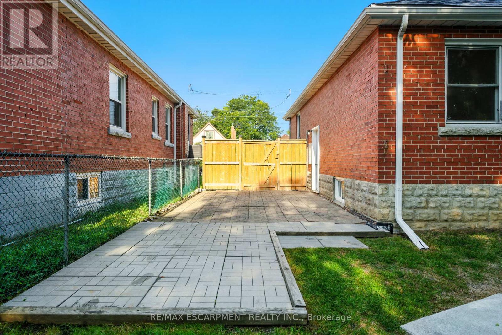 261 East 14th Street, Hamilton (Inch Park), Ontario  L9A 4B8 - Photo 27 - X12400511