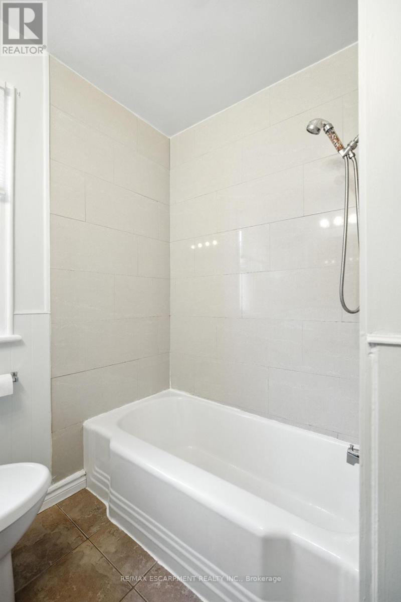 261 East 14th Street, Hamilton (Inch Park), Ontario  L9A 4B8 - Photo 24 - X12400511