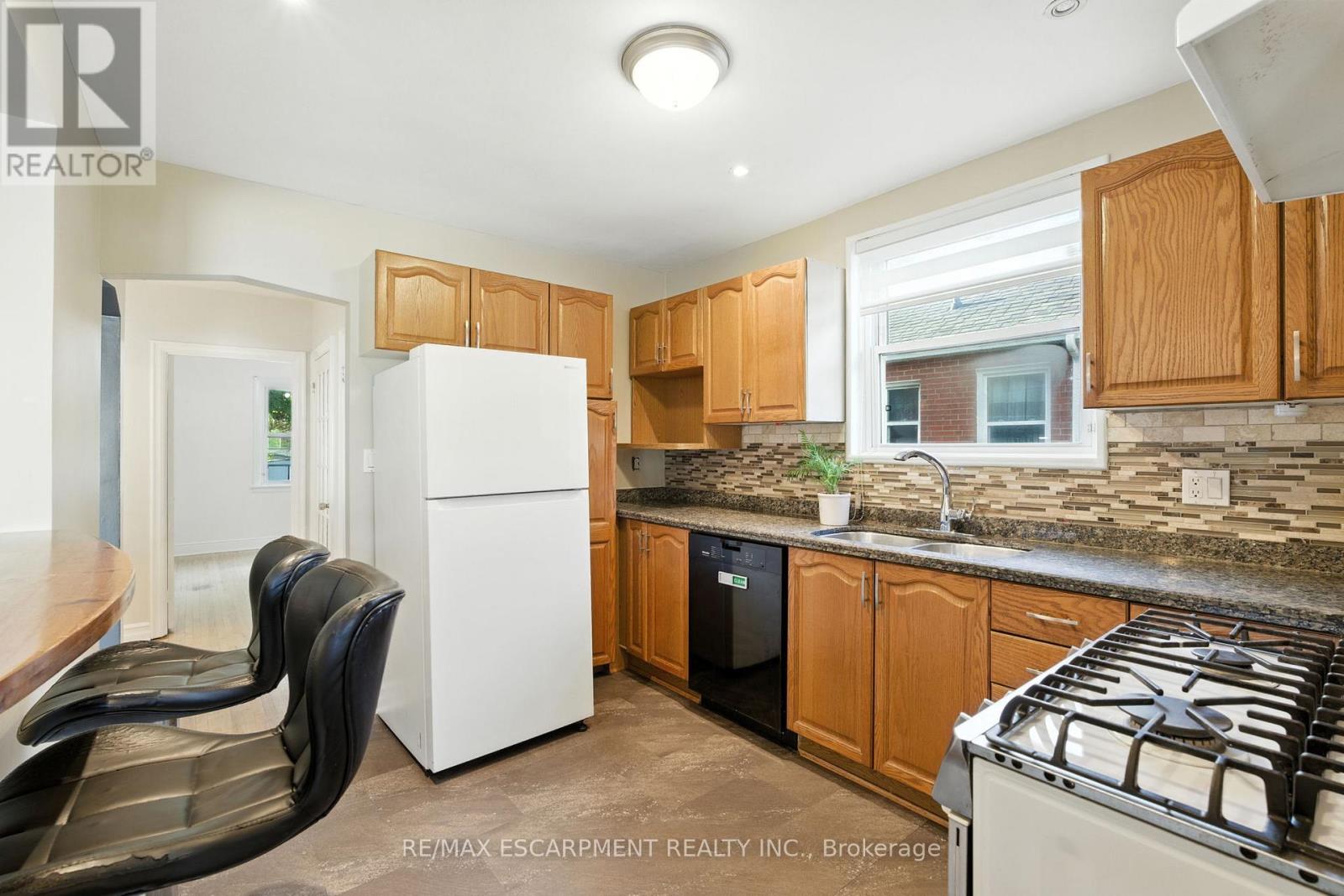 261 East 14th Street, Hamilton (Inch Park), Ontario  L9A 4B8 - Photo 13 - X12400511