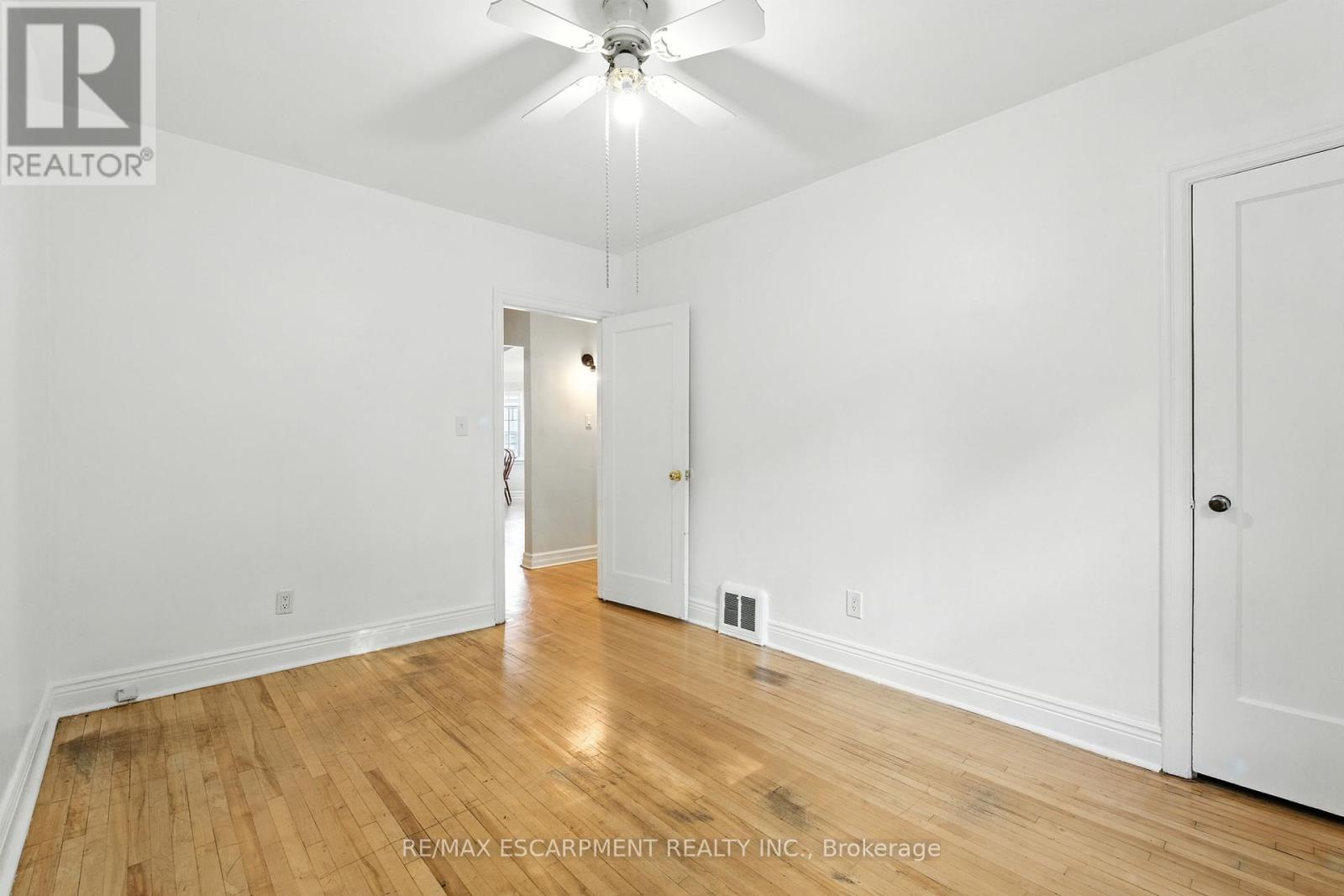 261 East 14th Street, Hamilton (Inch Park), Ontario  L9A 4B8 - Photo 20 - X12400511