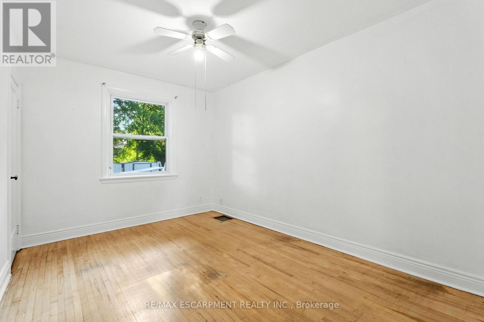 261 East 14th Street, Hamilton (Inch Park), Ontario  L9A 4B8 - Photo 19 - X12400511