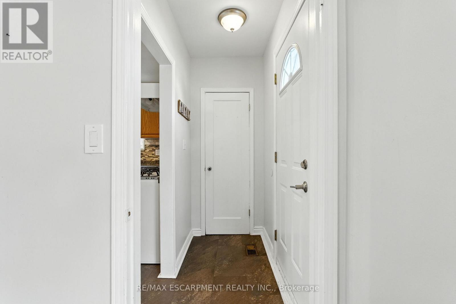 261 East 14th Street, Hamilton (Inch Park), Ontario  L9A 4B8 - Photo 4 - X12400511