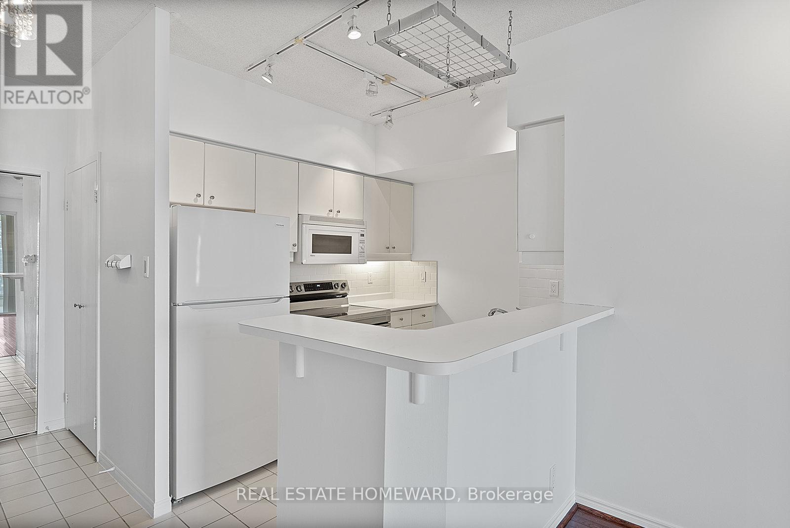 3408 - 10 Yonge Street, Toronto, Ontario  M5E 1R4 - Photo 17 - C12401136
