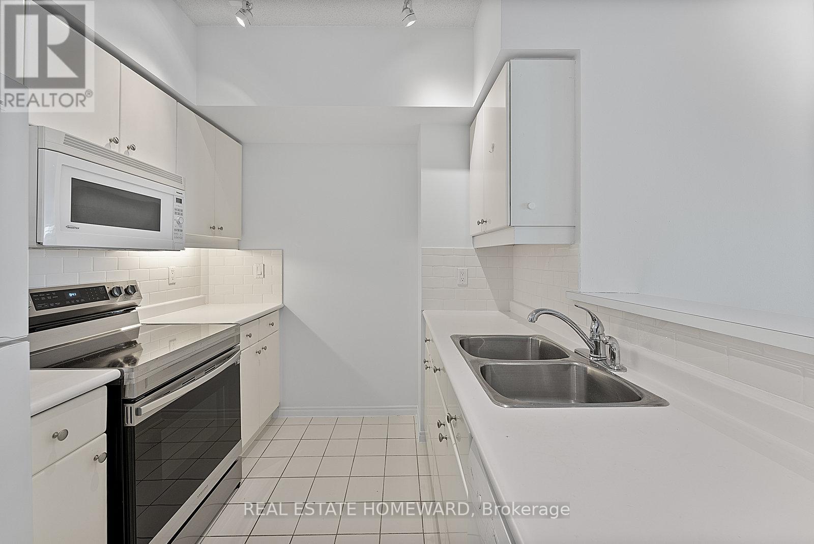 3408 - 10 Yonge Street, Toronto, Ontario  M5E 1R4 - Photo 18 - C12401136