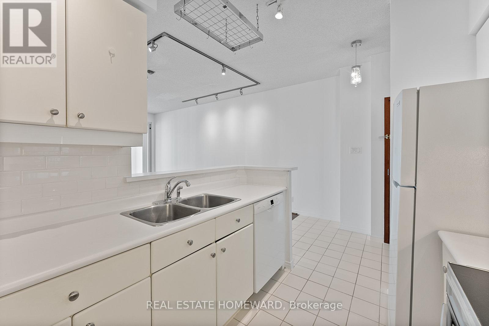 3408 - 10 Yonge Street, Toronto, Ontario  M5E 1R4 - Photo 19 - C12401136