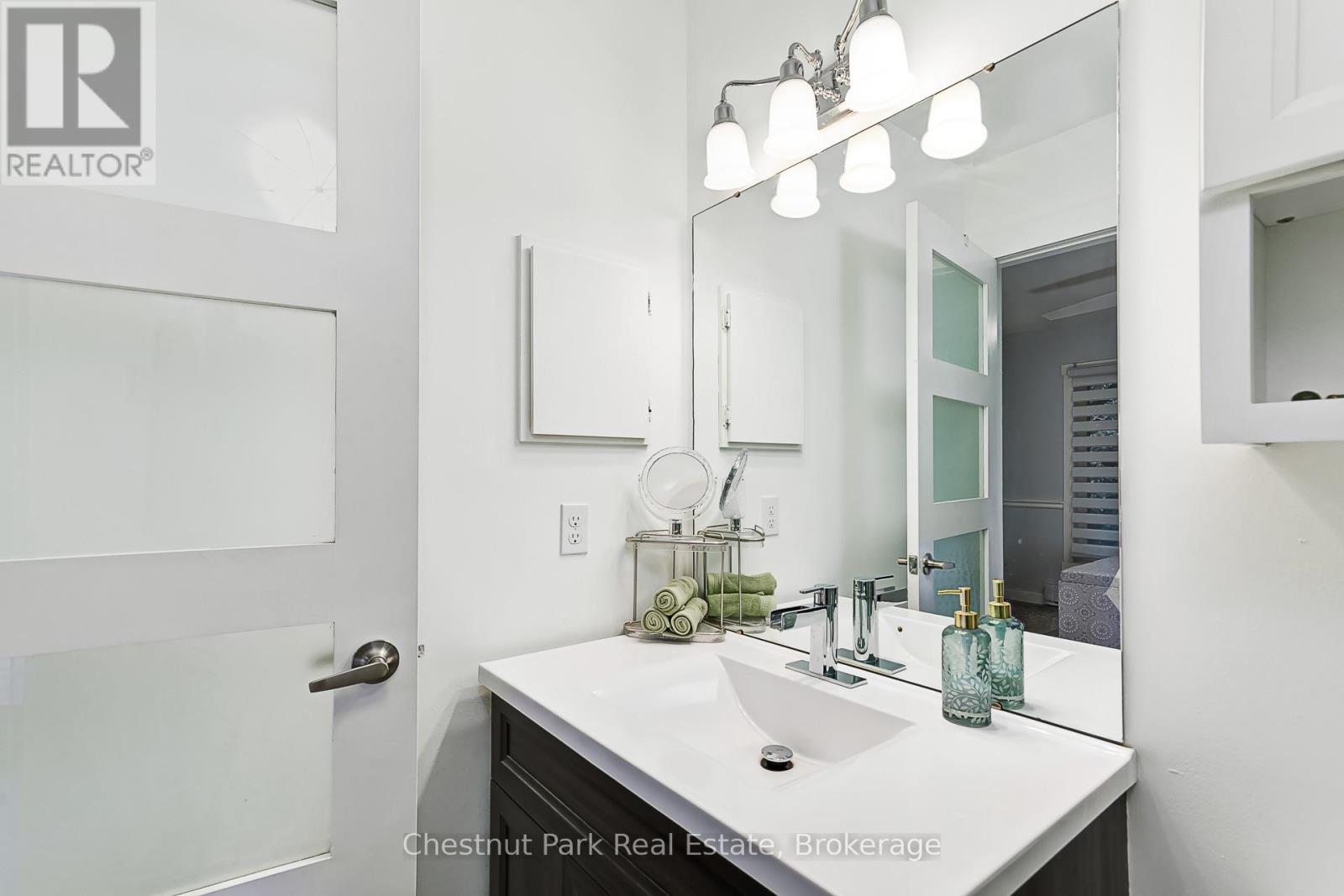 407 - 12 Dawson Drive, Collingwood, Ontario  L9Y 5B4 - Photo 38 - S12401206