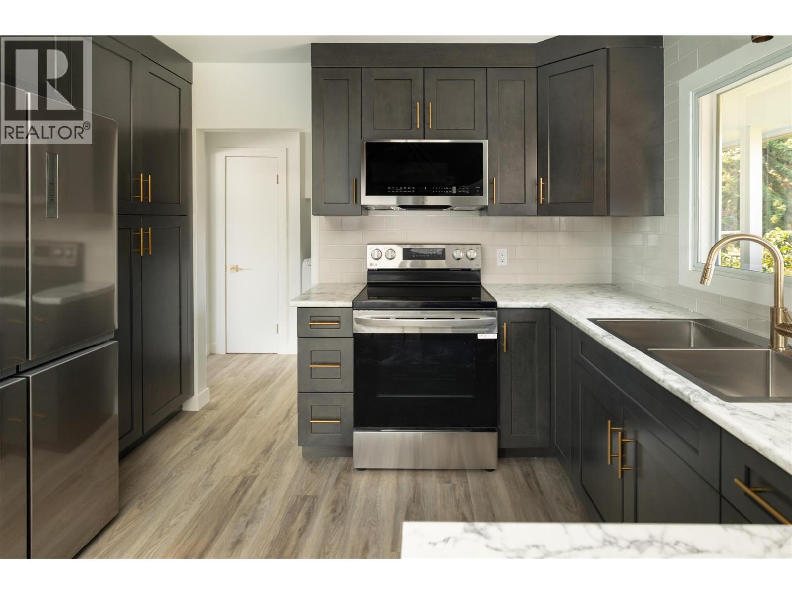 1284 Mcbride Road, Kelowna, British Columbia  V1Y 4A3 - Photo 5 - 10360718