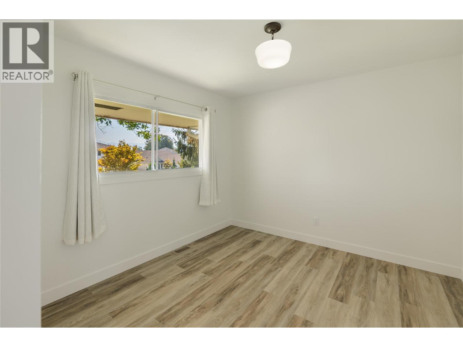 1284 Mcbride Road, Kelowna, British Columbia  V1Y 4A3 - Photo 8 - 10360718