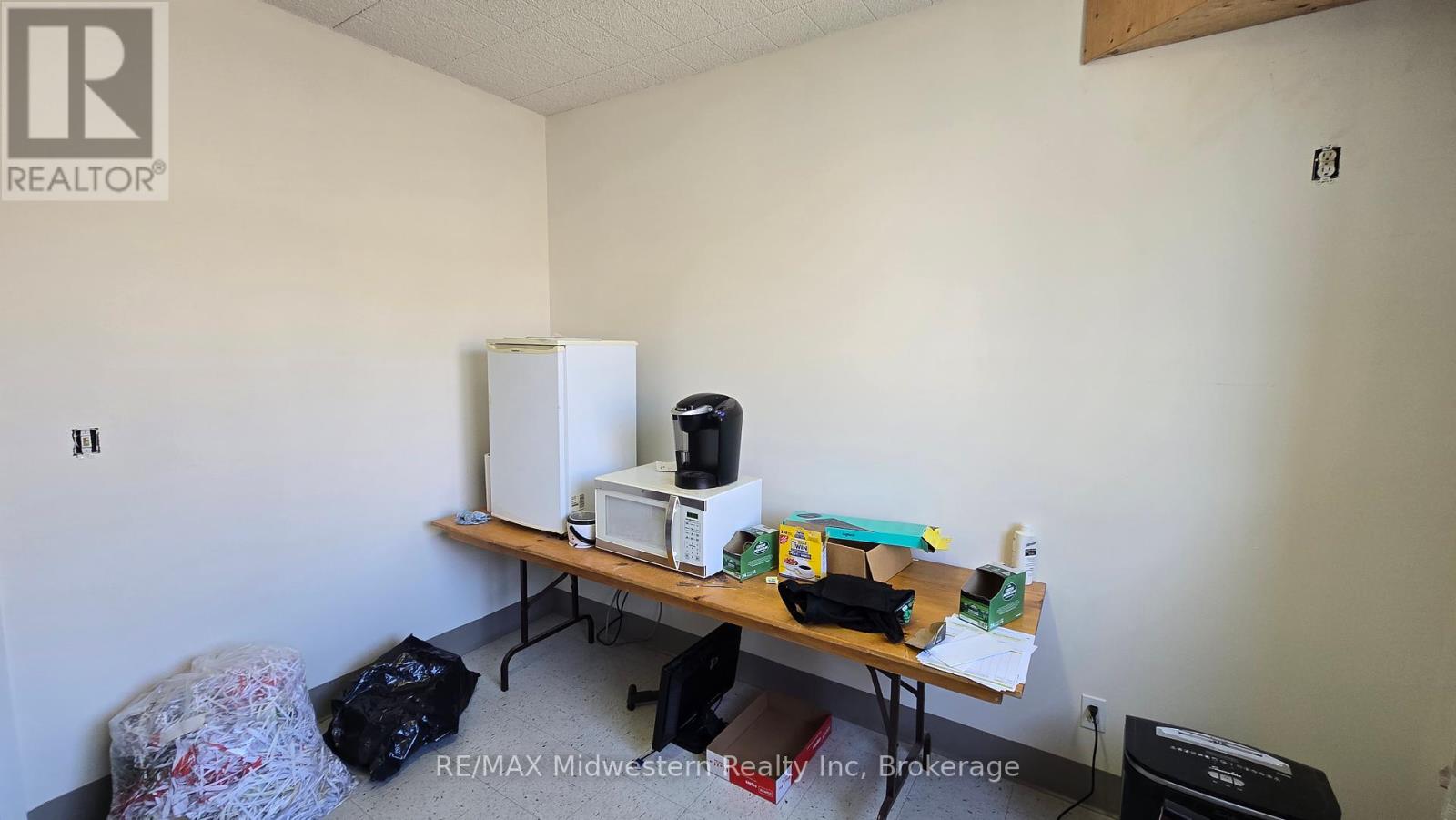 6 - 360 Wallace Avenue N, North Perth, Ontario  N4W 1L4 - Photo 11 - X12401248