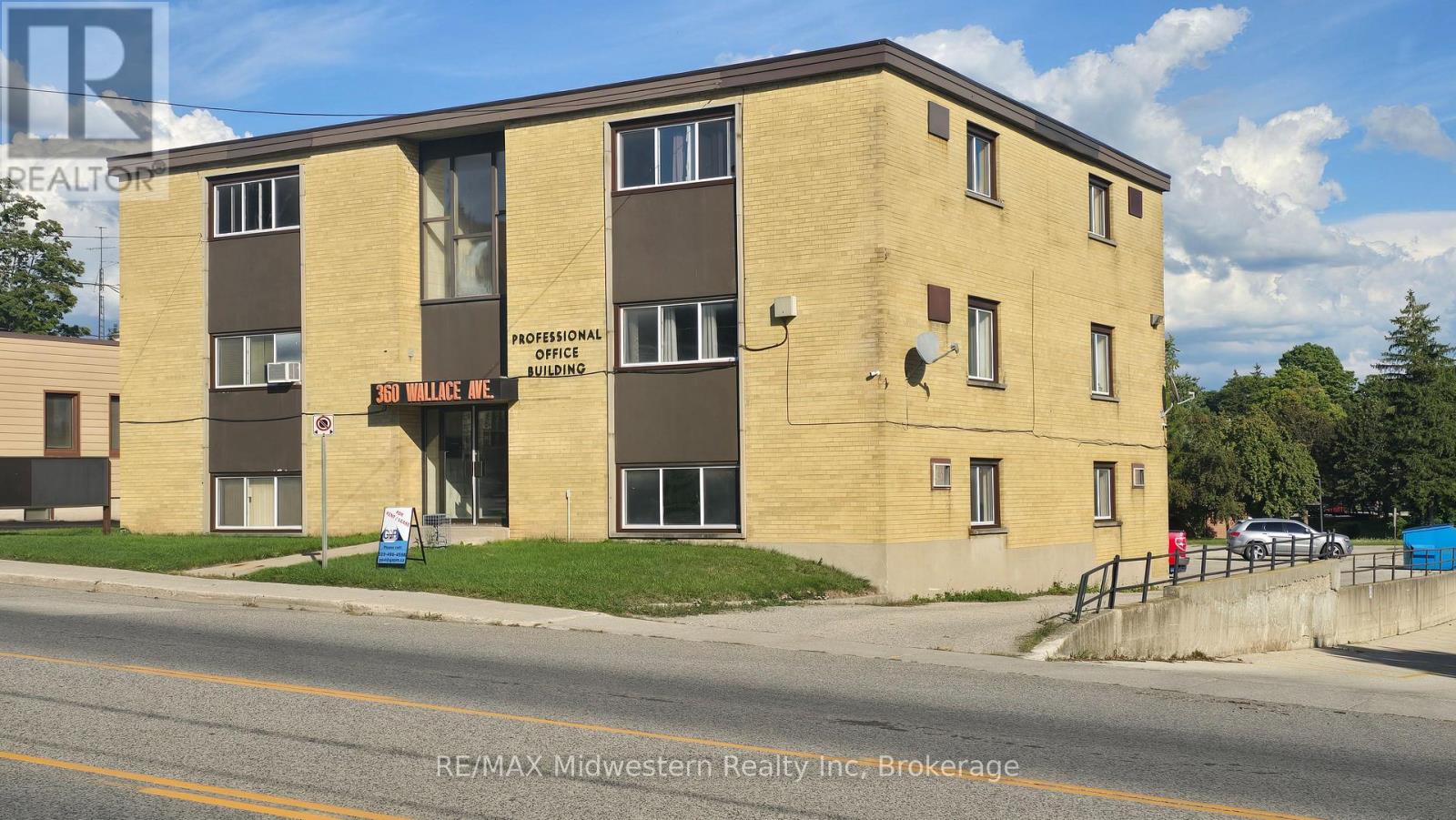 6 - 360 Wallace Avenue N, North Perth, Ontario  N4W 1L4 - Photo 3 - X12401248